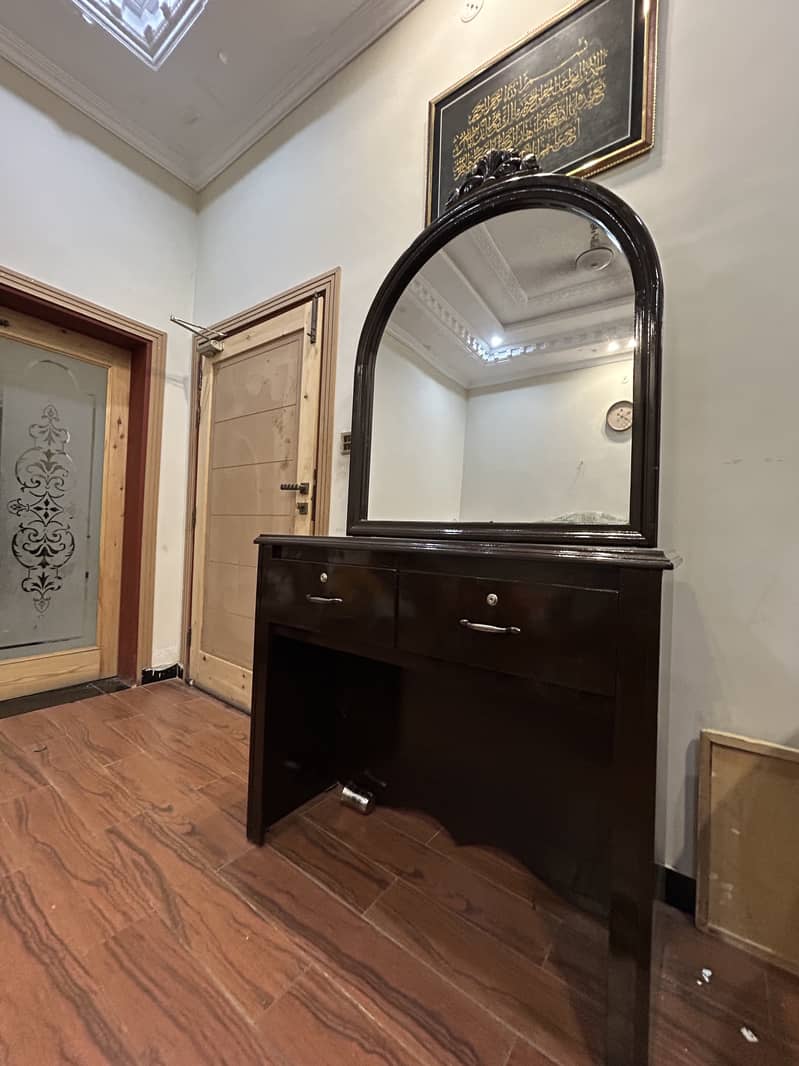 Dressing table 0
