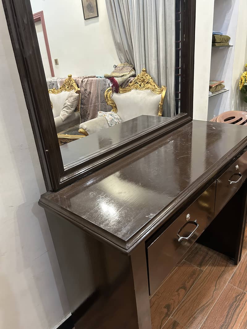 Dressing table 4