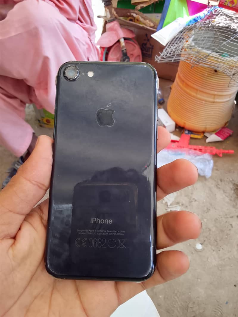 Apple iPhone 7 1