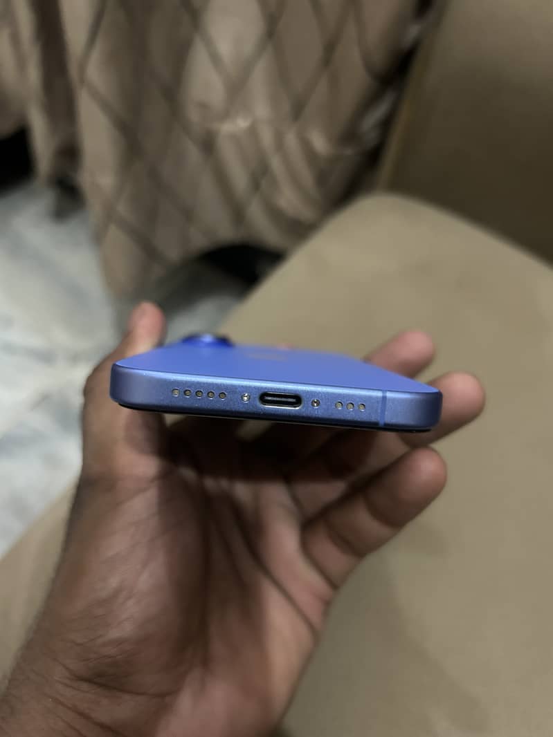 Apple iPhone 16 4