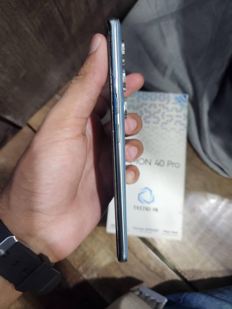Tecno CAMON 40 Pro 7