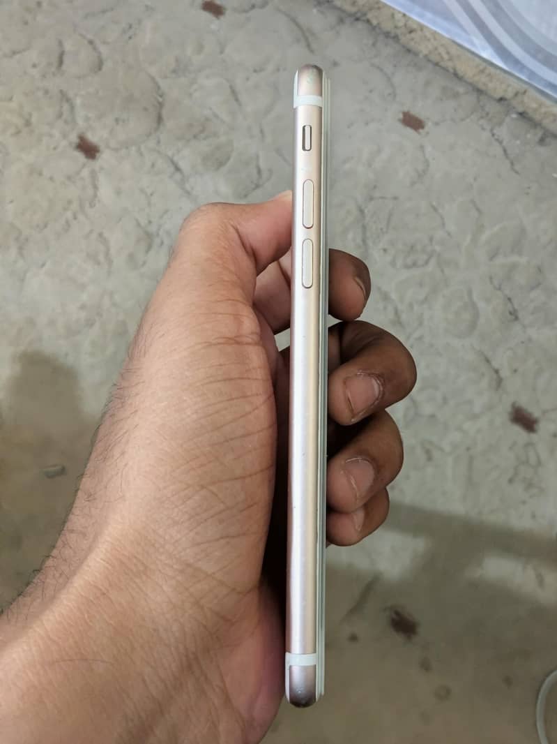 Apple iPhone 7 2