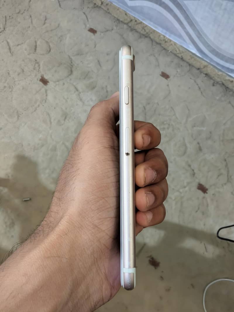 Apple iPhone 7 3
