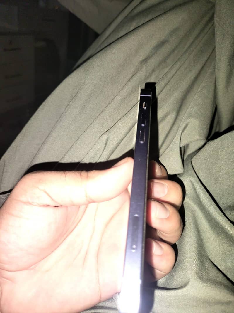 Apple iPhone 12 3