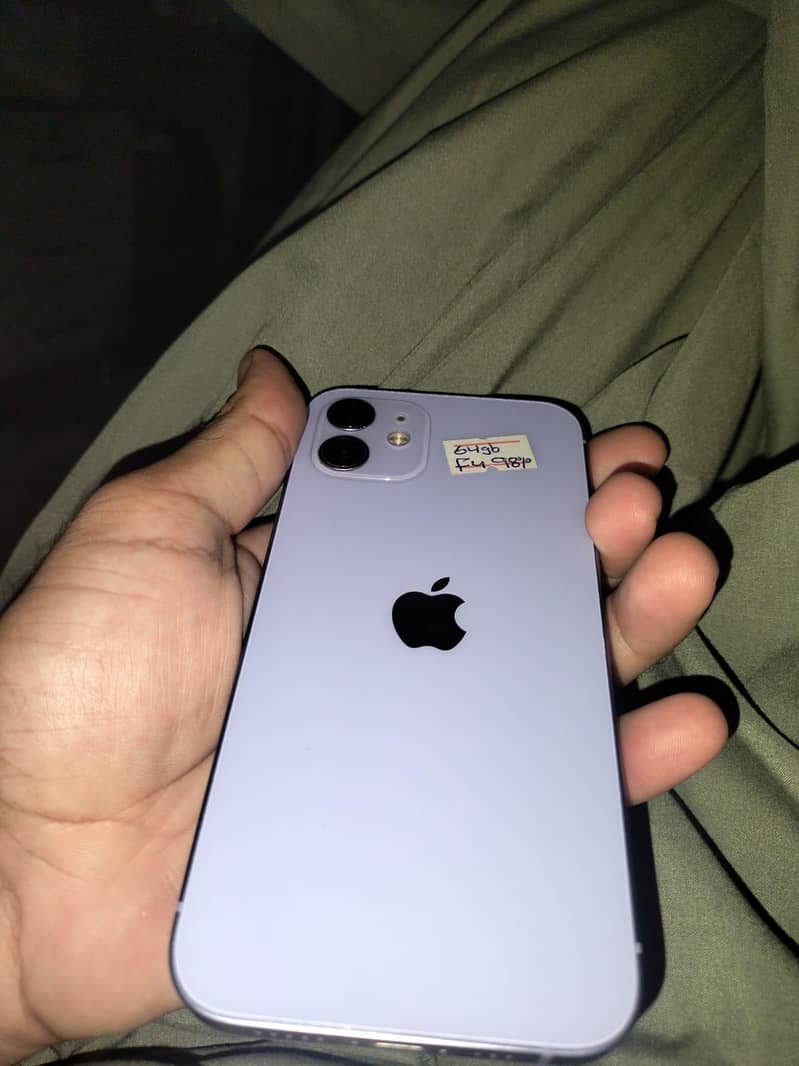 Apple iPhone 12 4