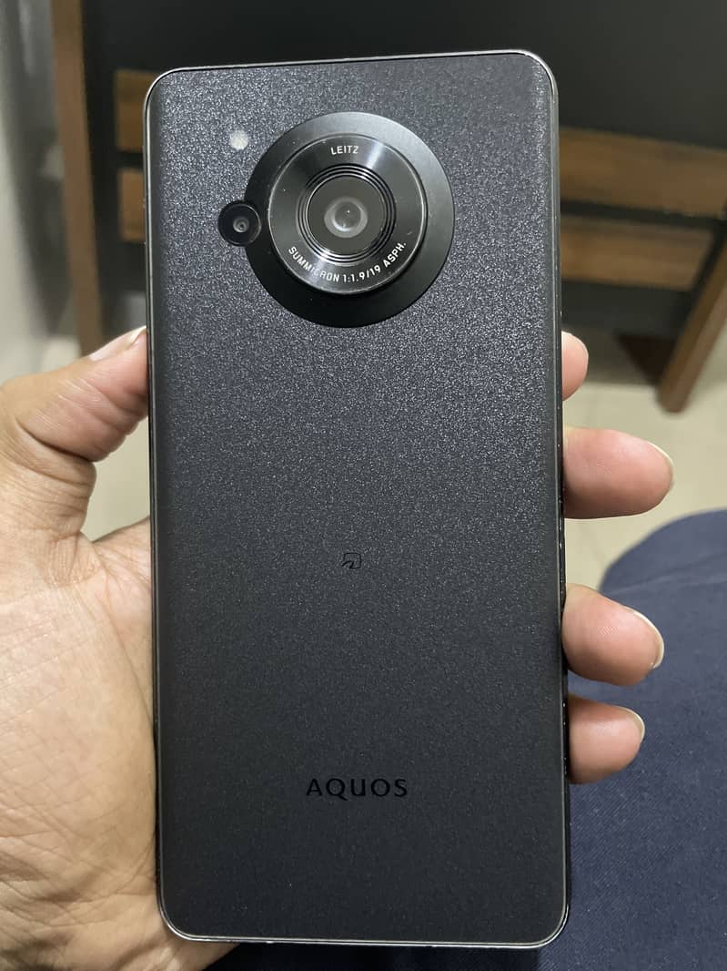 Sharp Aquos R7 1