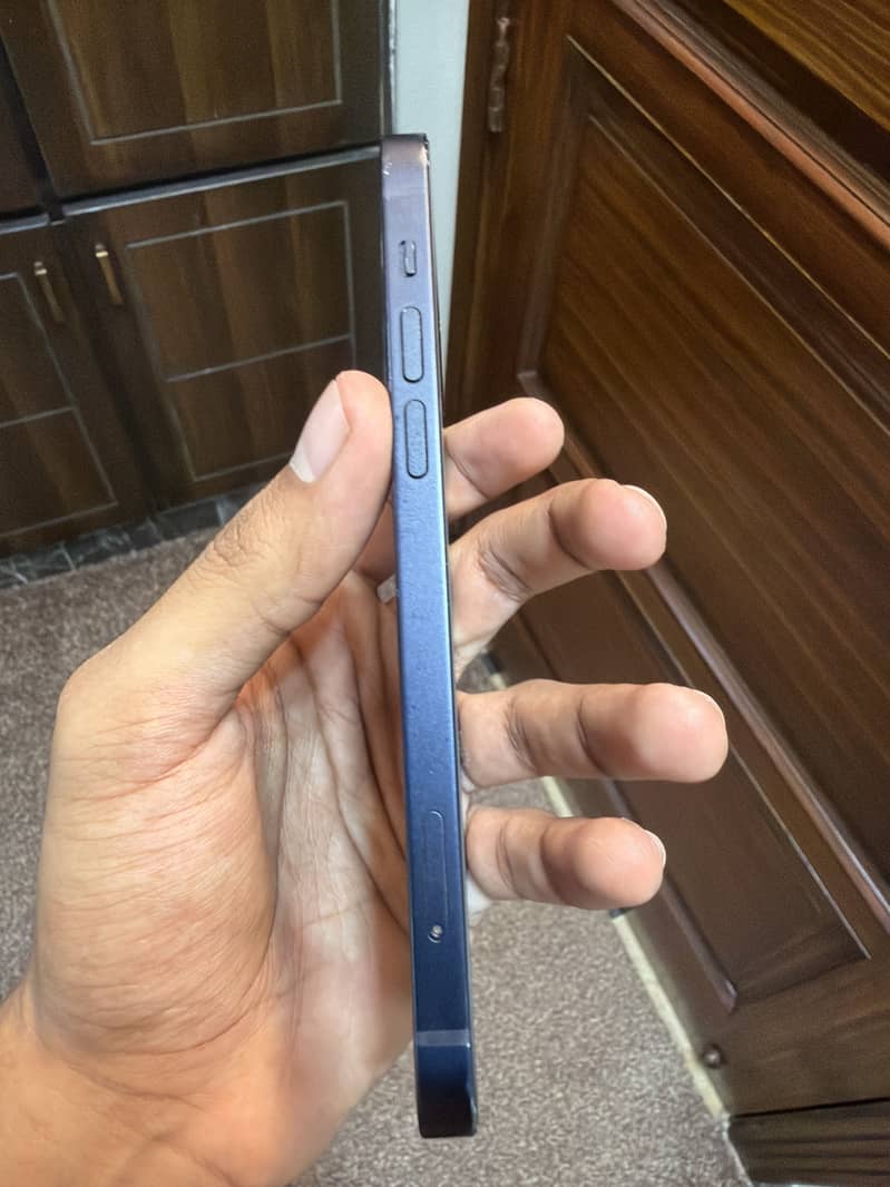 Apple iPhone 12 3