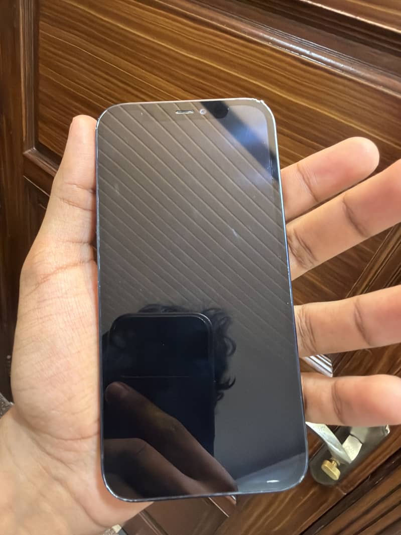 Apple iPhone 12 4