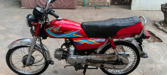 Honda CD 70 (2019) red with Lahore registration