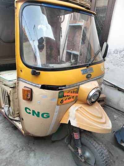 Good condition Auto CNG Rickshaw for sale