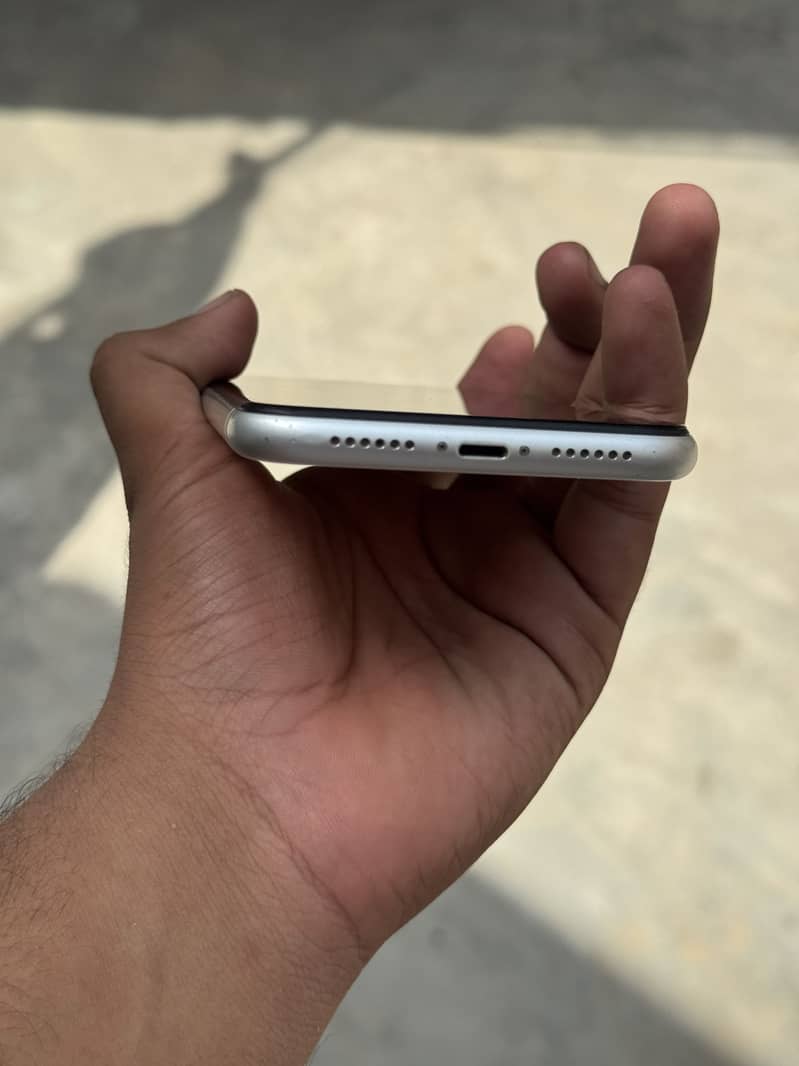iPhone XR 6