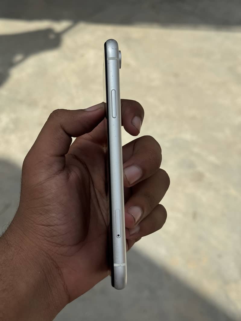 iPhone XR 3
