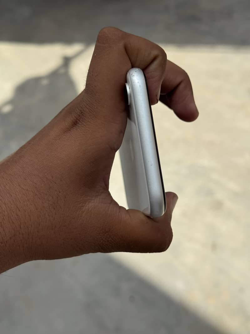 iPhone XR 8