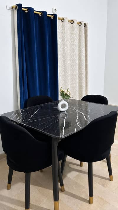 4 seater table