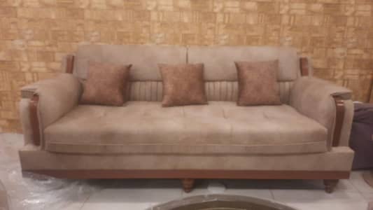Elegant Beige Sofa – Comfortable & Stylish