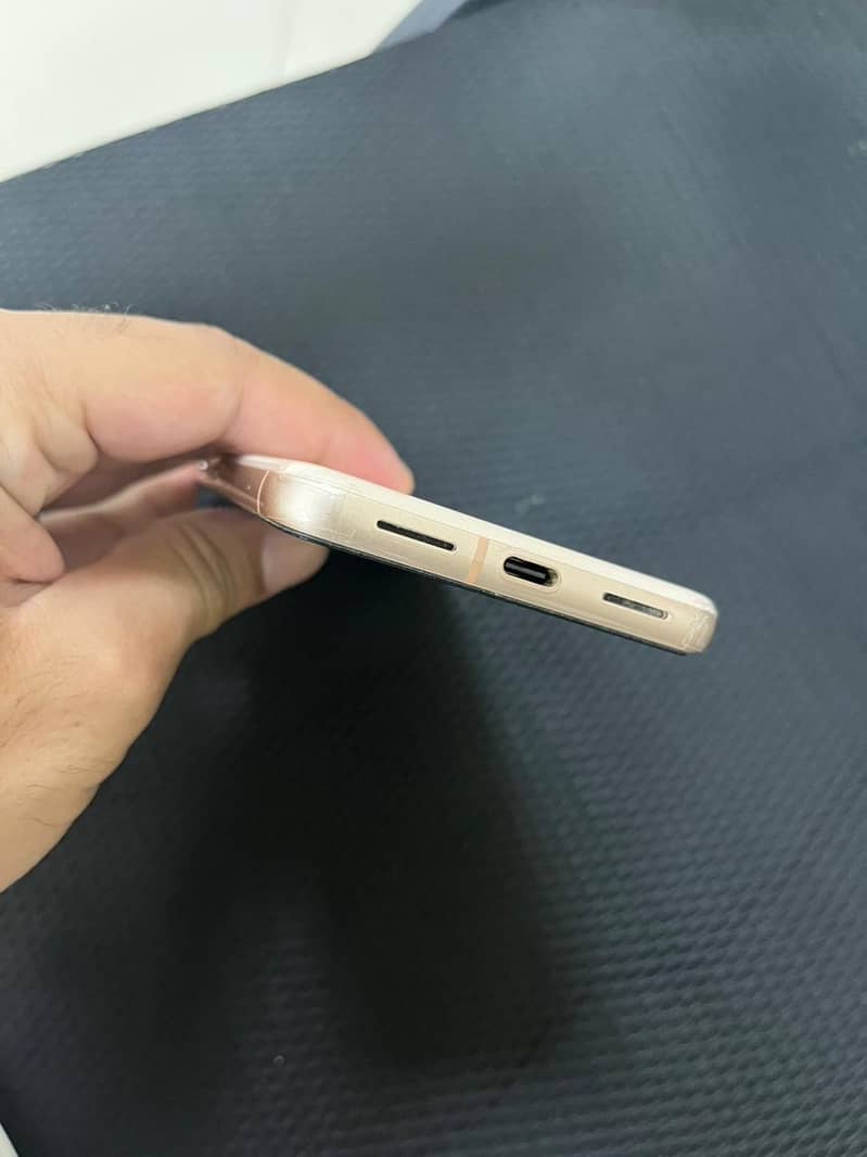 Google Pixel 8 4