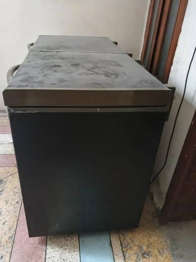 waves ka deep freezer ha condition 10/8 laga lo