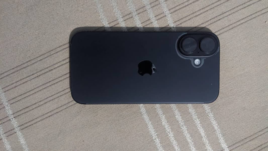 Apple iPhone 16 1