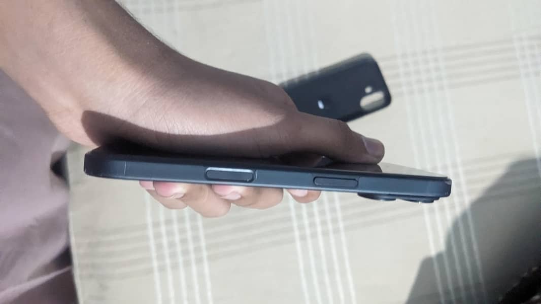 Apple iPhone 16 2
