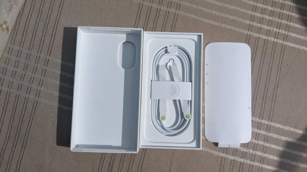 Apple iPhone 16 5
