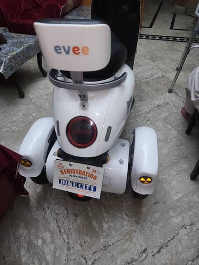 3 wheeler scooty
