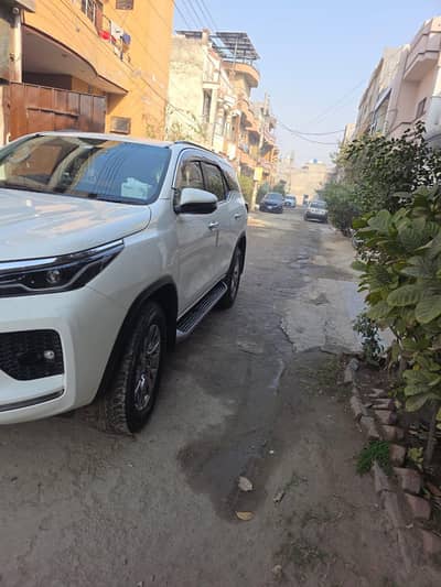 Toyota Fortuner V 2021