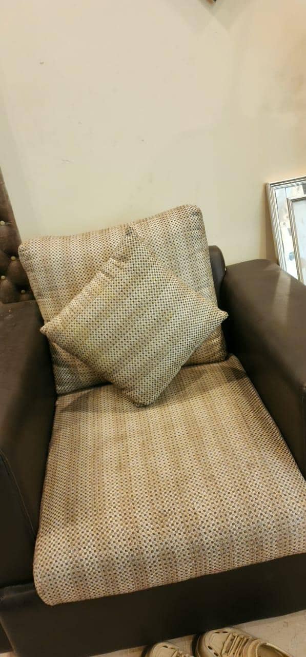 Solid Wood 9/10 branded sofa set 3