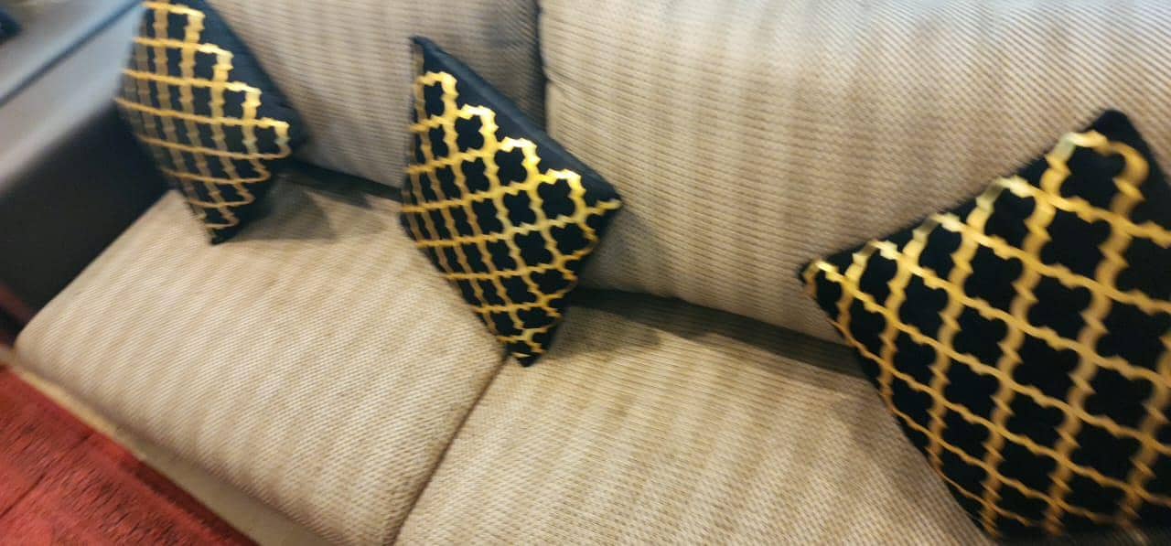Solid Wood 9/10 branded sofa set 6