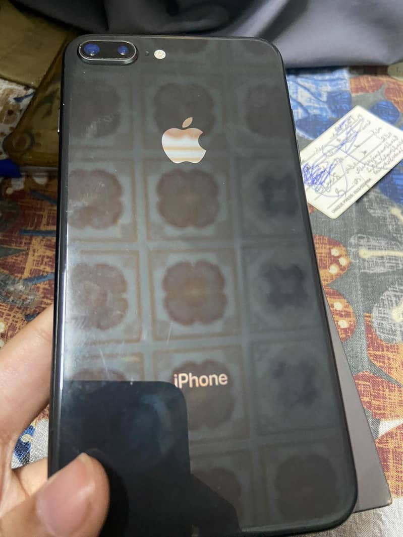 Apple iPhone 8 Plus 0