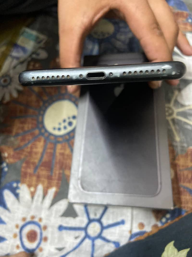 Apple iPhone 8 Plus 2