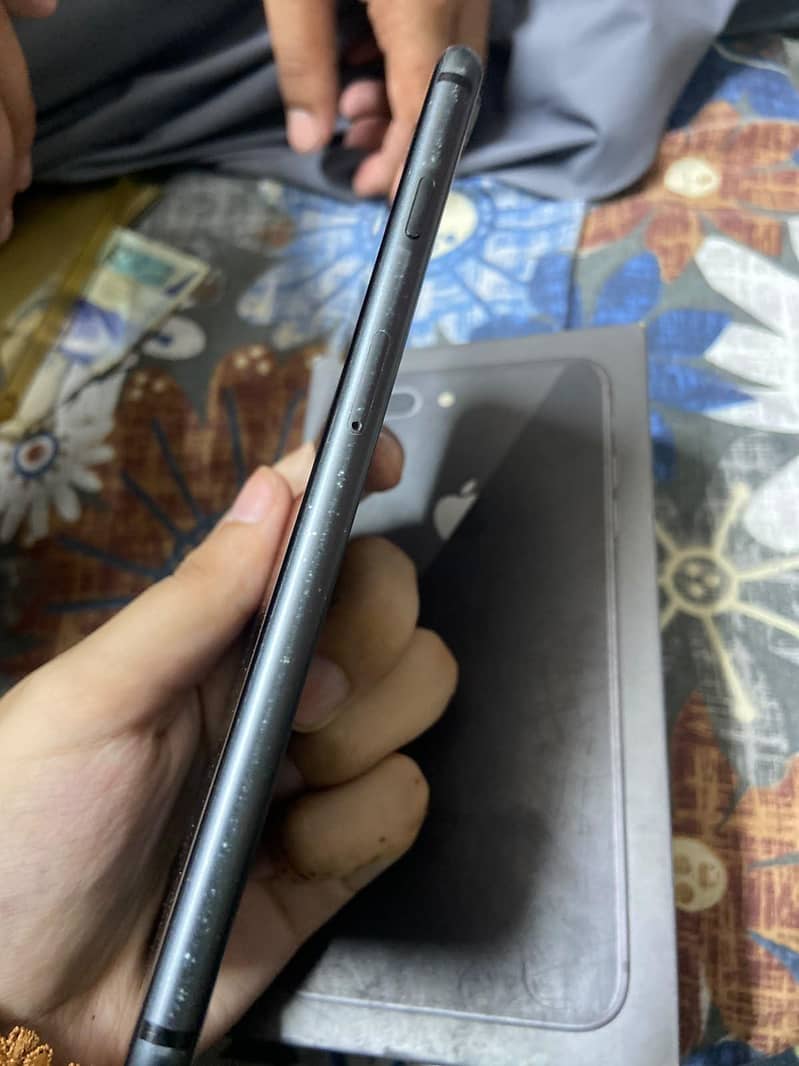 Apple iPhone 8 Plus 3