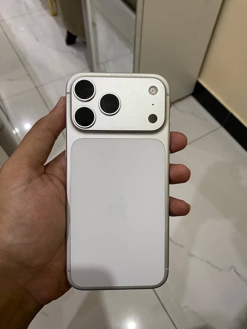 Apple iPhone 17 Pro Max 0