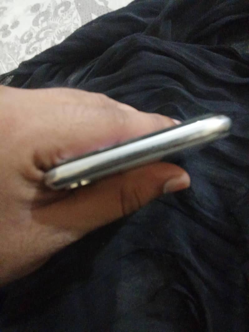 Apple iPhone X 3