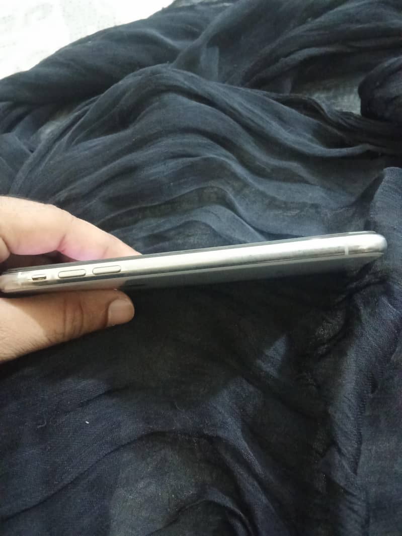 Apple iPhone X 4