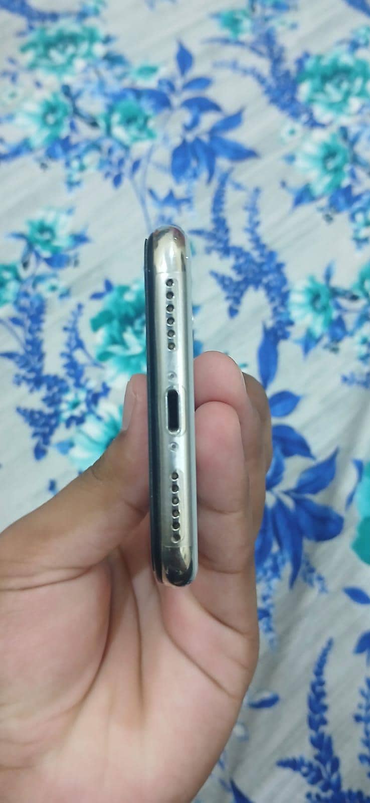 Apple iPhone X 4