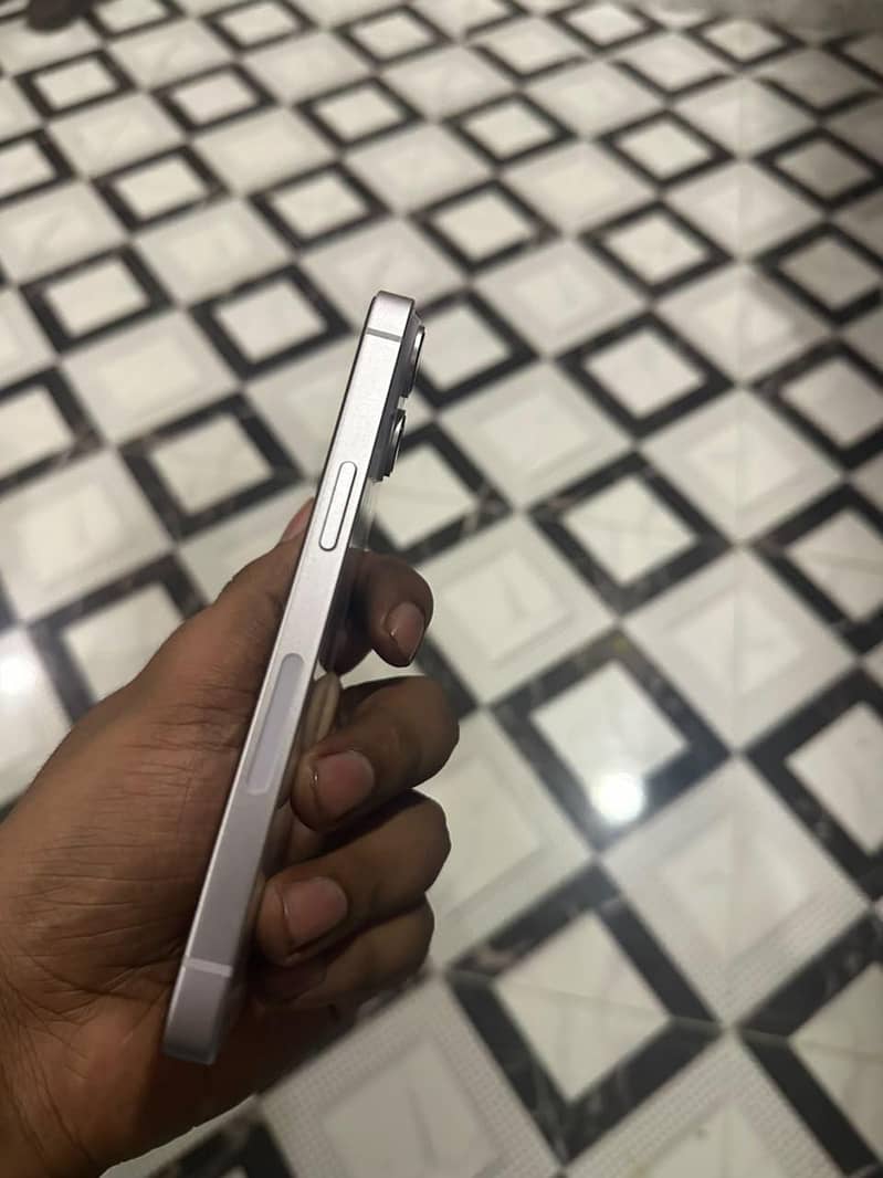 Apple iPhone 14 3