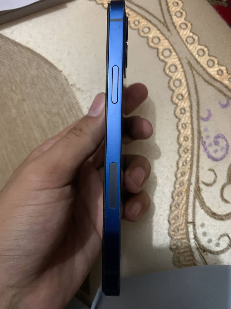 Apple iPhone 12 3