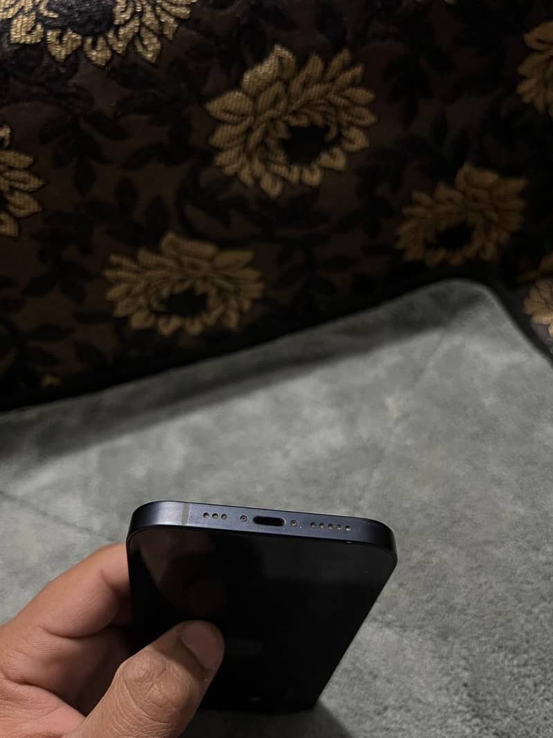Apple iPhone 12 4