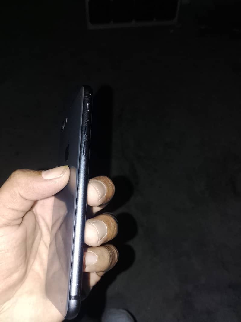 iPhone 8 3