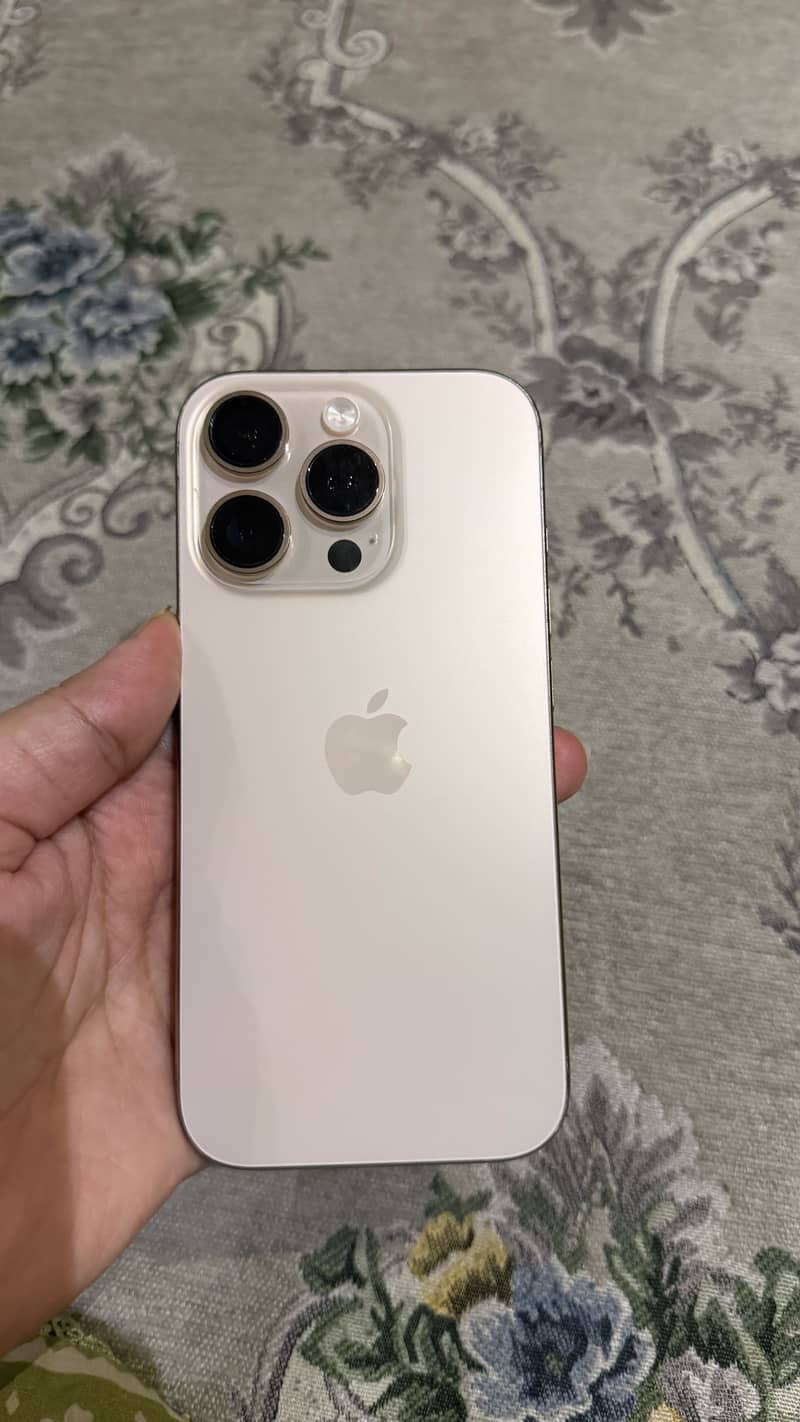 Apple iPhone 16 Pro 0