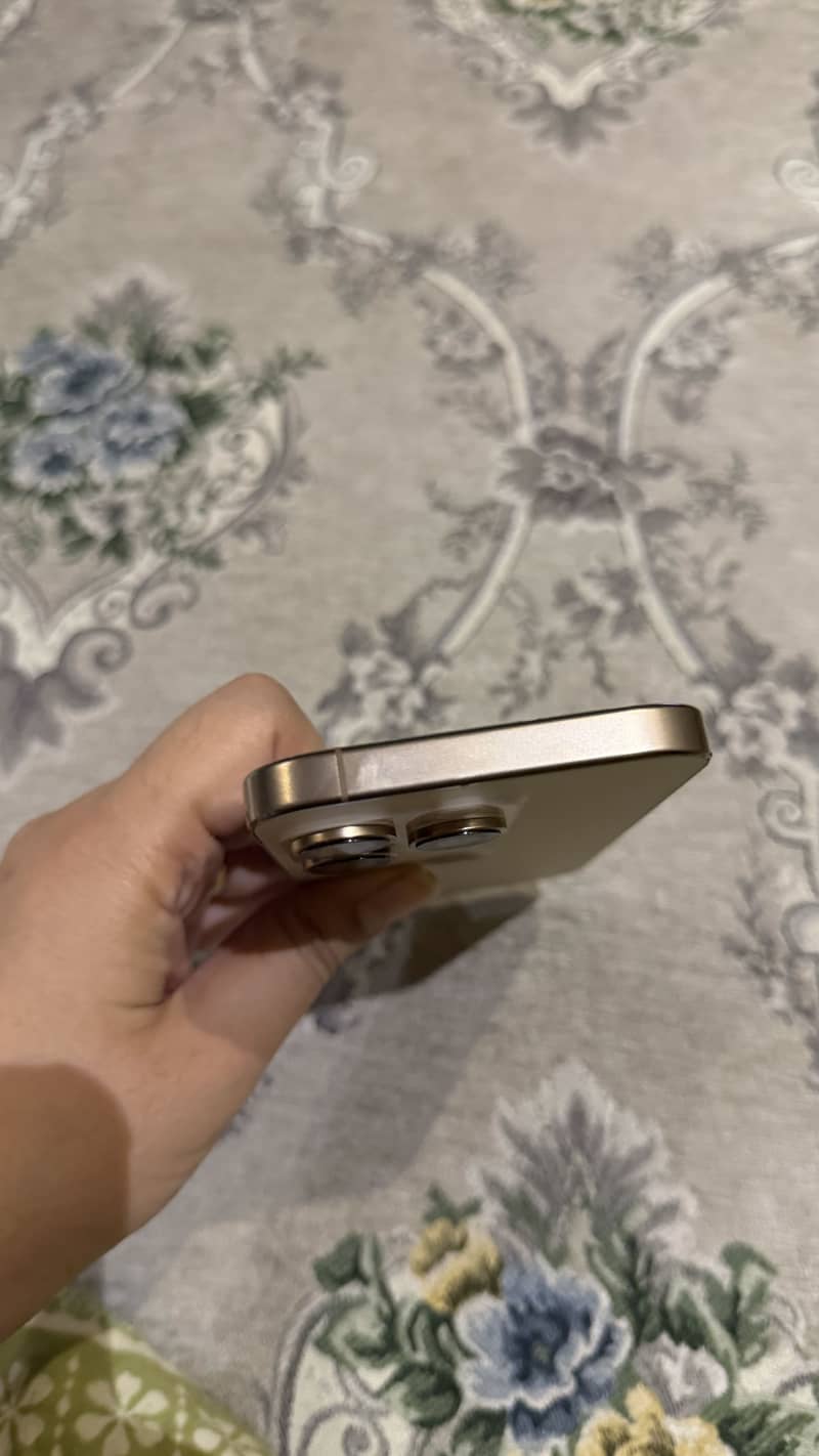 Apple iPhone 16 Pro 4