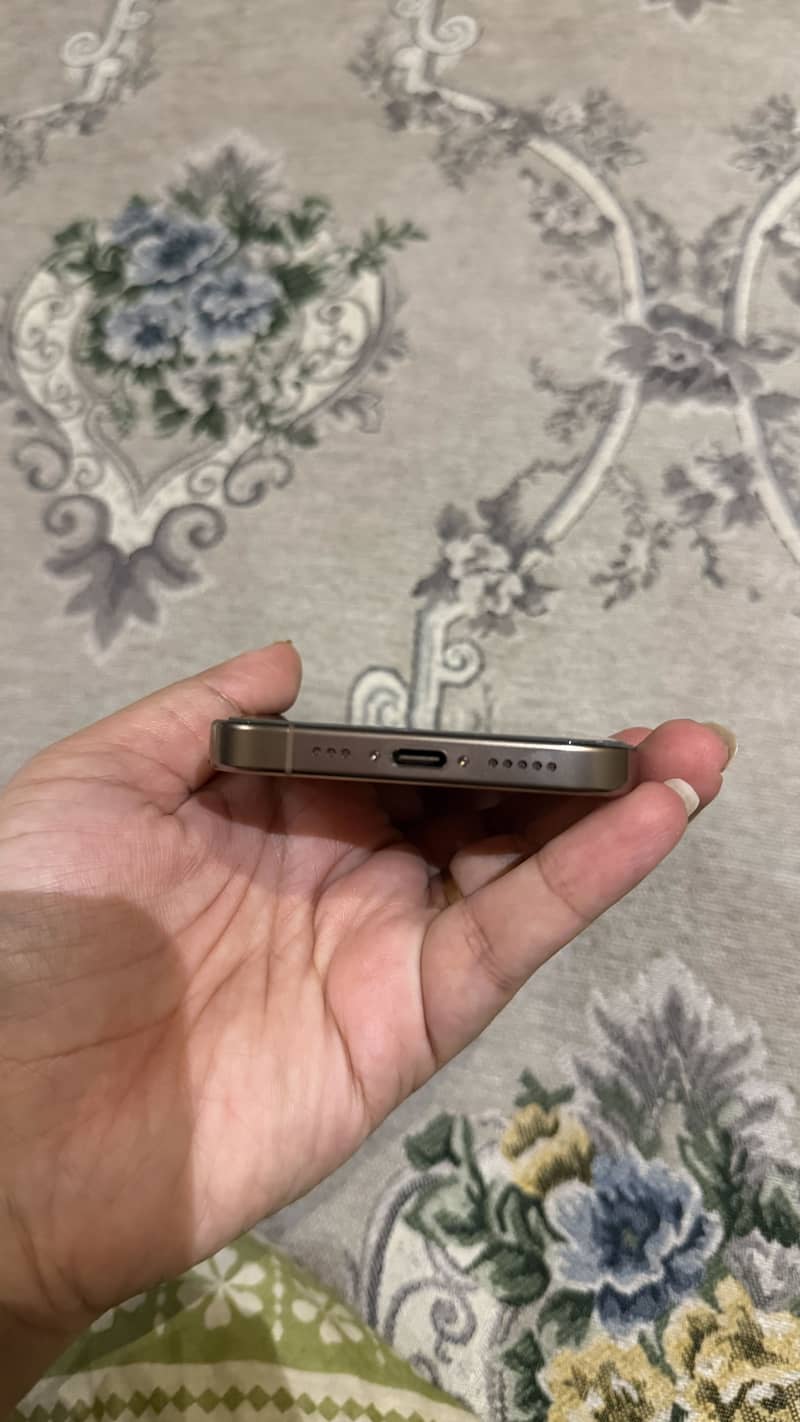 Apple iPhone 16 Pro 5