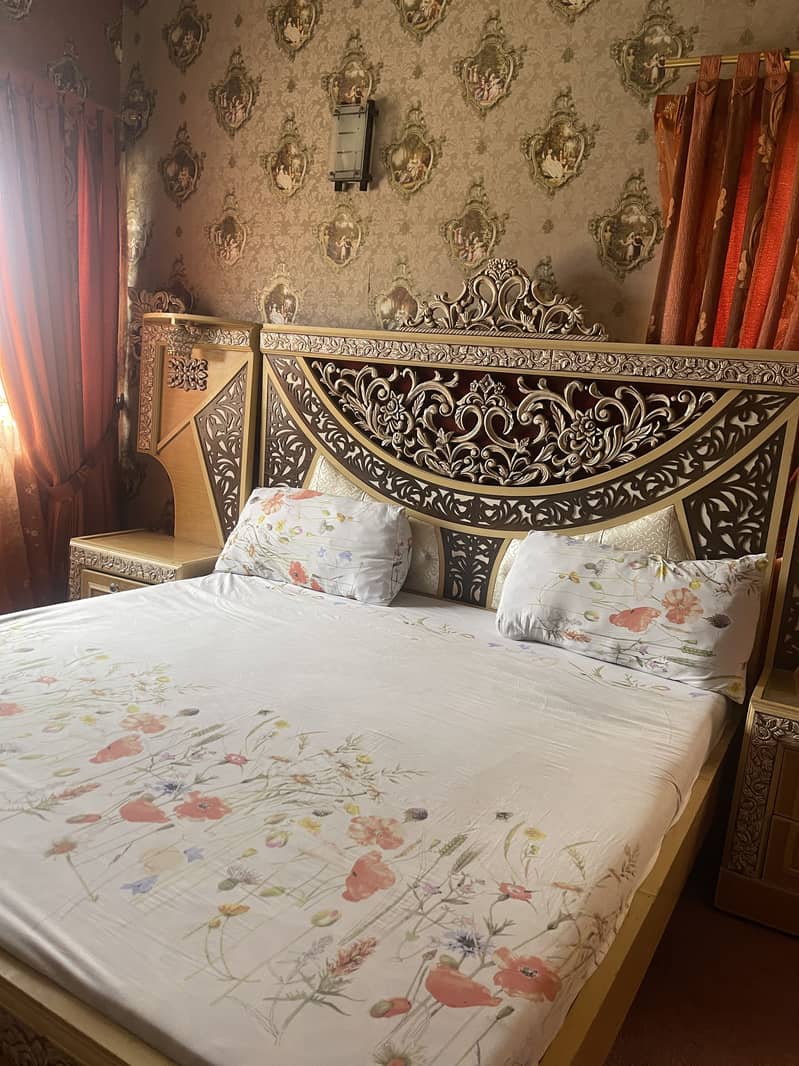 King size bed 1