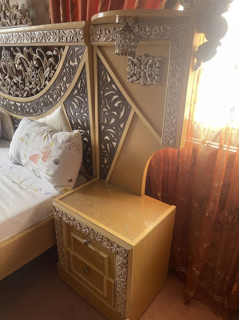 King size bed 6