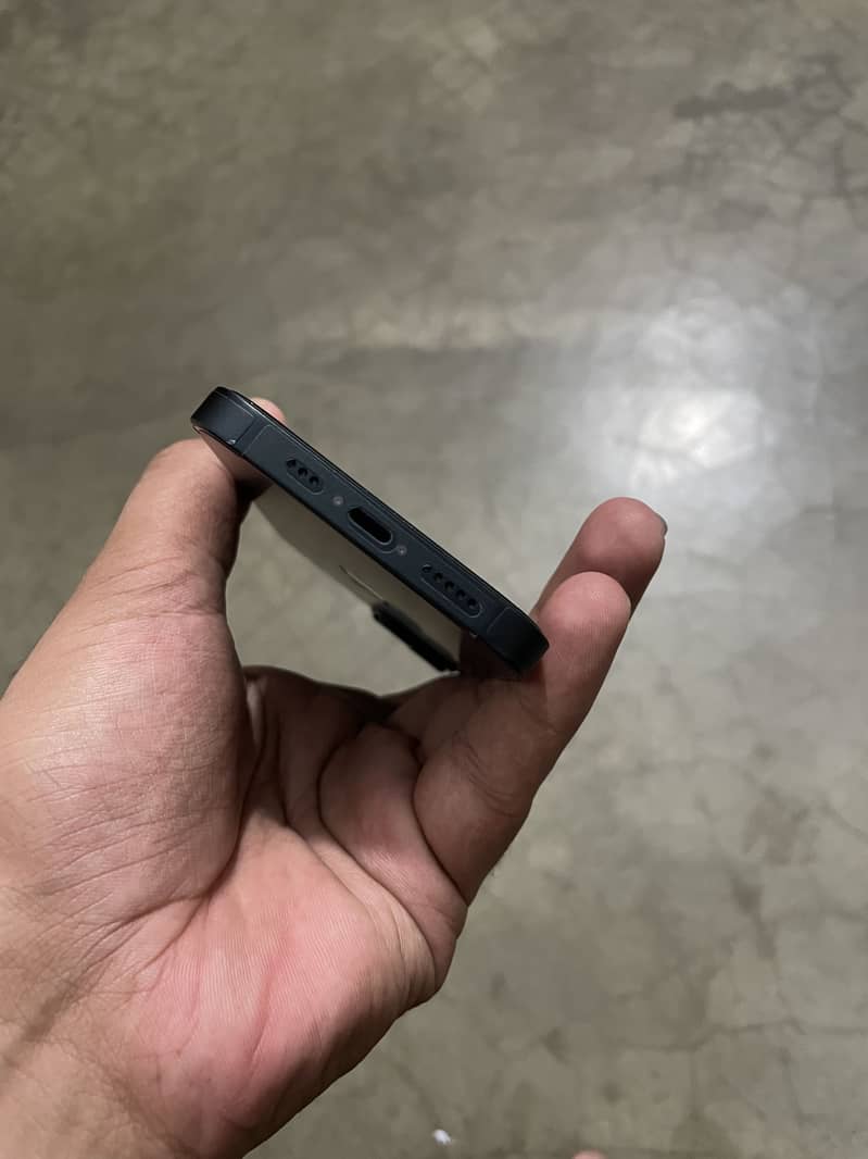 iPhone 14 4