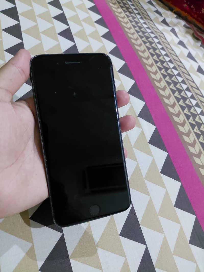 Apple iPhone 8 Plus 1