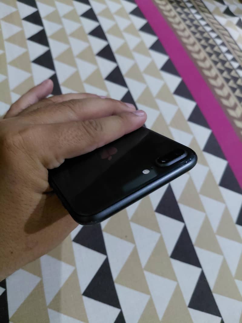 Apple iPhone 8 Plus 4