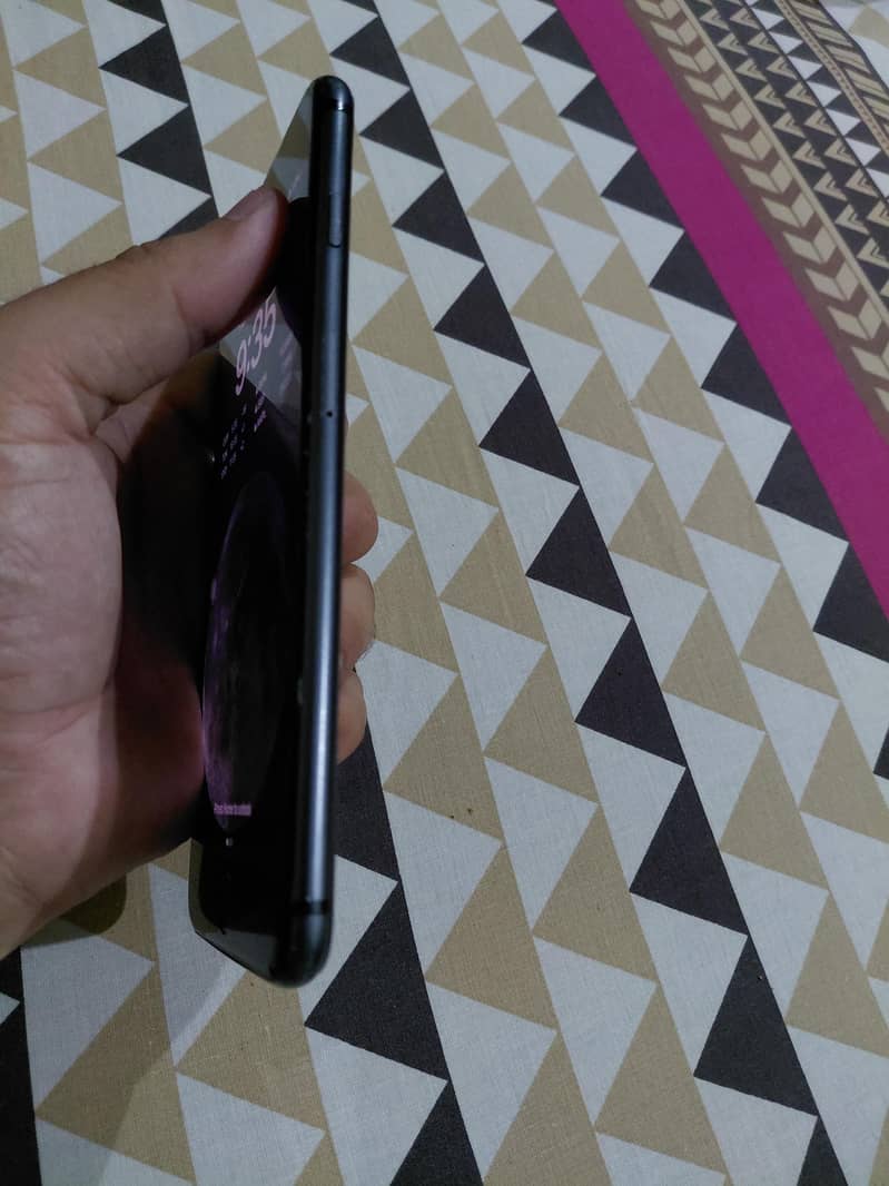 Apple iPhone 8 Plus 5