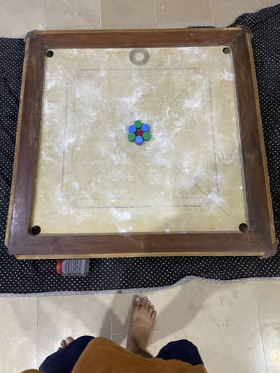 Carrom board