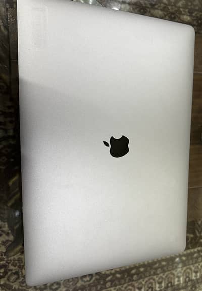 MacBook Pro i9 1